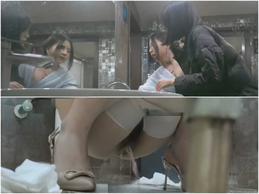 Nude Ass マスターフォトグラファーによる新作、ナイトクラブの女性用トイレでこっそり撮影❤️ 薄い青色のドレスとハイヒールを履いた物質主義…