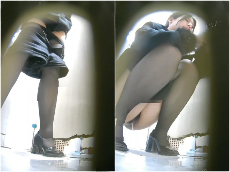 Nude Ass 【独占流出：未加工のオリジナル映像】黒いハイヒールを履いた大人の女性の全身ショット ❤️ 排尿のクローズアップ（現場の環境音入り）。