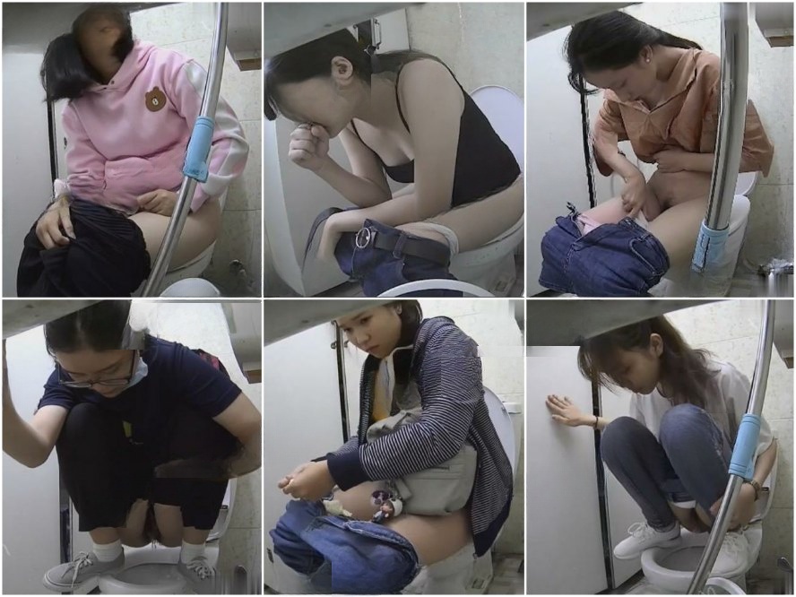 Hidden Camera 大学の女子トイレの洗面台の下に、女子学生の排尿の様子を盗撮するための隠しカメラが密かに設置されていました。ある学生は…